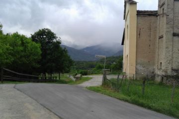 Opere di ripristino a seguito di frana in località Santa Caterina, con scogliera, asfaltatura e canalizzazione delle acque 