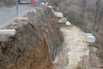 Intervento di ingegneria naturalistica con micropali, contenimento movimento franoso e messa in sicurezza della scarpata sul Chiamogna in Strada Comba, località Vigna Nuova