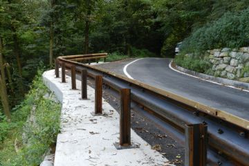 Intervento di ingegneria naturalistica con micropali, contenimento movimento franoso e messa in sicurezza della scarpata sul Chiamogna in Strada Comba, località Vigna Nuova