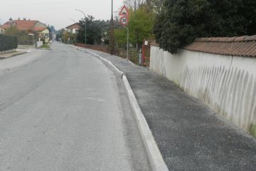 Nuovo marciapiedi in fregio alla Str.le Torre Pellice (novembre 2018)