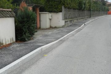 Nuovo marciapiedi in fregio alla Str.le Torre Pellice (novembre 2018)