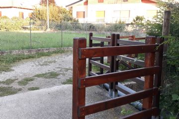 Si sono svolti durante l'estate i lavori di messa in sicurezza con una staccionata in legno del ponticello e del passaggio pedonale lungo il canale comunale in prossimità del peso del bestiame e Via Fam.Castagno. Le opere sono cofinanziate per un terzo dell'importo dal BIM del Pellice.
