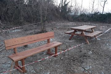 Nell'ambito del nuovo percorso "La memoria ed i sentieri partigiani" (misura GAL 7.5.2) installazione di nuove bacheche con panchine e/o tavoli in località Cuccia, S.Michele, pista ciclabile, polivalente.