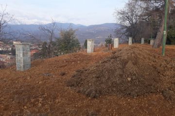Proseguono, a cura di una nuova ditta incaricata, i lavori per la riqualificazione della scalinata e dell'area