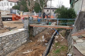 Realizzazione scogliera e ringhiera parapetto lungo il canale comunale
