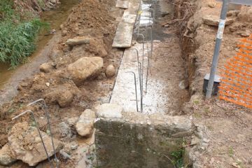 Realizzazione scogliera e ringhiera parapetto lungo il canale comunale