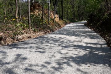 Asfaltatura del tratto alto di pista che conduce alla borgata di Strada Canavero-Rivoira 
