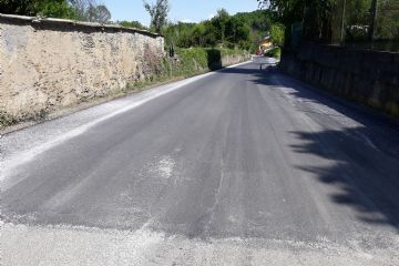 Asfaltature di tratti di sedi viaria (parcheggio Belvedere, Strada S.Michele, Strada Basse, Strada Molarosso e Rivà, Strada Cesani Sardegna, Strada Tirabrasse, Via Fam.Castagno)