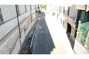 Durante l'estate 2021 proseguono i lavori di rifacimento della rete di marciapiedi lungo Via Vittorio Emanuele II, nel tratto compreso fra P.za S.Maria ed il cimitero, con l'obiettivo di riqualificare l'ingresso del paese sul quale si affacciano i palazzi Calleri-Cacherano, Ricca di Castelvecchio e Barberis.