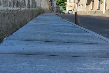 Durante l'estate 2021 proseguono i lavori di rifacimento della rete di marciapiedi lungo Via Vittorio Emanuele II, nel tratto compreso fra P.za S.Maria ed il cimitero, con l'obiettivo di riqualificare l'ingresso del paese sul quale si affacciano i palazzi Calleri-Cacherano, Ricca di Castelvecchio e Barberis.