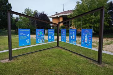 Installazione pannelli educativi a tema ambientale presso l'area oggetto di finanziamento europeo GAL in Piazza Giretti e installazione impianto di videosorveglianza. Nuovi murales a cura del progetto "Bolle e Sapone" per il contrasto al disagio giovanile (finanziamento Regione Piemonte).