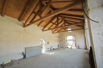 Proseguono le opere di ristrutturazione e recupero dei vecchi edifici del cortile municipale e dei locali sede delle associazioni (Via Brignone)
