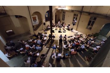 Concerto "La femme", dedicato alla musica francese al femminile, proposto nel cortile del municipio nell'ambito della "Semaine du francais 2024" (sabato 27/7).