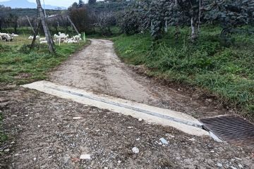 Opere di sistemazione e realizzazione canalette e griglie per raccolta acque in Strada Borgata Bocco, fra Strada Roncaglia e la SP161