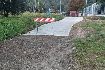 Opere di sistemazione e realizzazione canalette e griglie per raccolta acque in Strada Borgata Bocco, fra Strada Roncaglia e la SP161