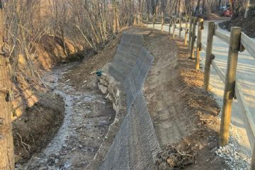 Realizzazione nuova scogliera sul torrente Chiamogna a protezione della strada in località Ghignet - Basse.