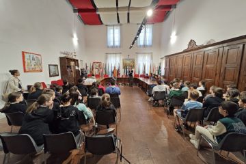 Consegna della Costituzione ai ragazzi delle prime medie (80° ann.Liberazione)