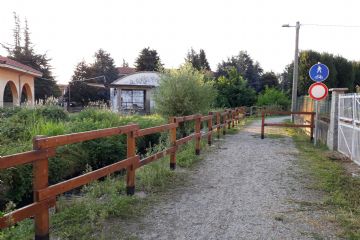 Si sono svolti durante l'estate i lavori di messa in sicurezza con una staccionata in legno del ponticello e del passaggio pedonale lungo il canale comunale in prossimità del peso del bestiame e Via Fam.Castagno. Le opere sono cofinanziate per un terzo dell'importo dal BIM del Pellice.