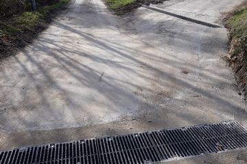 Interventi di potenziamento rete di raccolta acque meteoriche lungo Strada Canavero (fondi PMO), a cura della ditta ATE di Bricherasio.