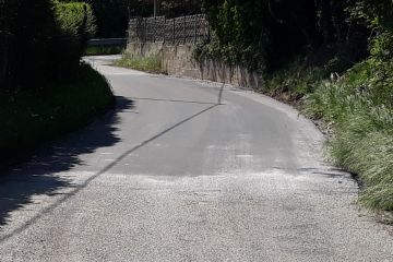 Asfaltature di tratti di sedi viaria (parcheggio Belvedere, Strada S.Michele, Strada Basse, Strada Molarosso e Rivà, Strada Cesani Sardegna, Strada Tirabrasse, Via Fam.Castagno)