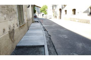 Durante l'estate 2021 proseguono i lavori di rifacimento della rete di marciapiedi lungo Via Vittorio Emanuele II, nel tratto compreso fra P.za S.Maria ed il cimitero, con l'obiettivo di riqualificare l'ingresso del paese sul quale si affacciano i palazzi Calleri-Cacherano, Ricca di Castelvecchio e Barberis.