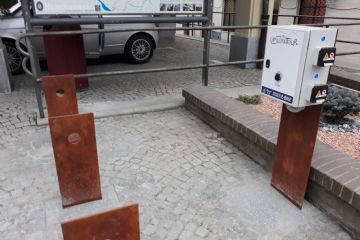 Nell'ambito del progetto sovracomunale Upslowtour installazione di colonnine per ricarica e-bike e ciclototem in P.za S.Maria e parcheggio Belvedere