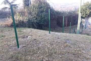 Realizzazione recinzione fra la scalinata, la vasca acquedotto e la chiesa