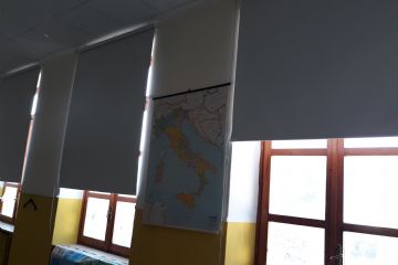 Installazione tende oscuranti per aule con lavagne multimediali