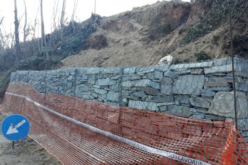Interventi di messa in sicurezza con gabbionate e palificate lungo Strada Rivà 