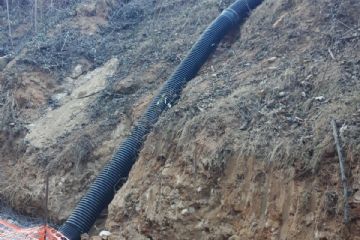 Interventi di messa in sicurezza con gabbionate e palificate lungo Strada Rivà