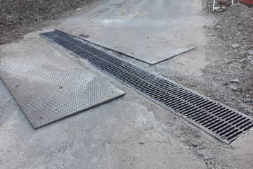 Interventi di messa in sicurezza con gabbionate e palificate lungo Strada Rivà 