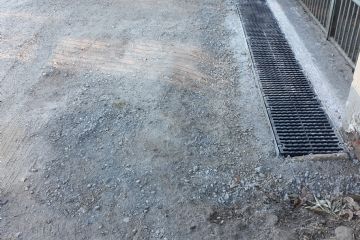 Intervento di riqualificazione di Strada Canal, con consolidamento dell'antico ponte, asfaltatura del tratto viario, rifacimento del fondo del tratto pedonale, potenziamento dell'illuminazione pubblica e della rete di raccolta delle acque.