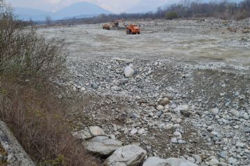 Opere di movimentazione materiale in alveo e rinforzo difese spondali in località Pertusio