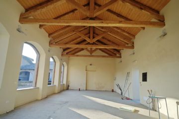 Proseguono le opere di ristrutturazione e recupero dei vecchi edifici del cortile municipale e dei locali sede delle associazioni (Via Brignone)