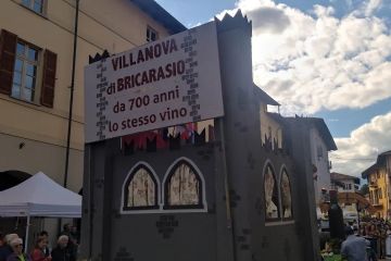 Sfilata carri, festa in paese 