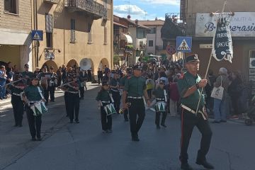 Sfilata carri, festa in paese 