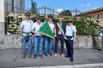 Il sindaco con alcuni rappresentanti del gruppo ANA di Bricherasio, in occasione del raduno nazionale a Biella (11.5.2025)