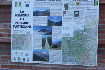 Installazione pannello Rete Escursionistica Piemontese presso l'area del polivalente